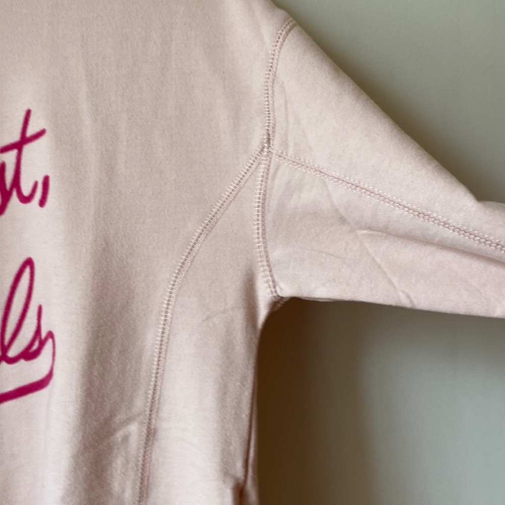 🎉HP👉NWT WILDFOX XS Statement crewneck Sweatshirt. “But first, Cocktails” - Picture 4 of 13